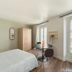 Charming 20M Studio In Paris 20 With Shared Terrace