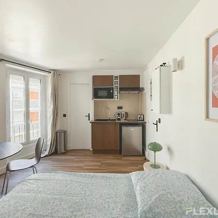 Charming 20m In 20 With Shared Terrace Apartment *