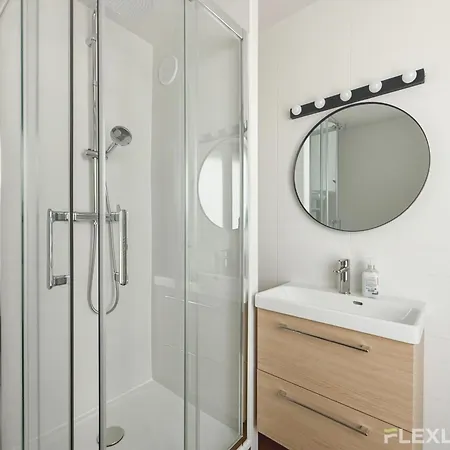 Charming 20m In 20 With Shared Terrace Apartment *