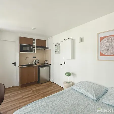Charming 20m In 20 With Shared Terrace Paris