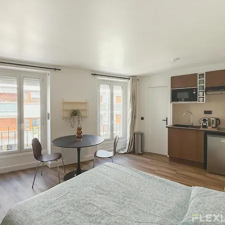 Charming 20m In 20 With Shared Terrace Paris